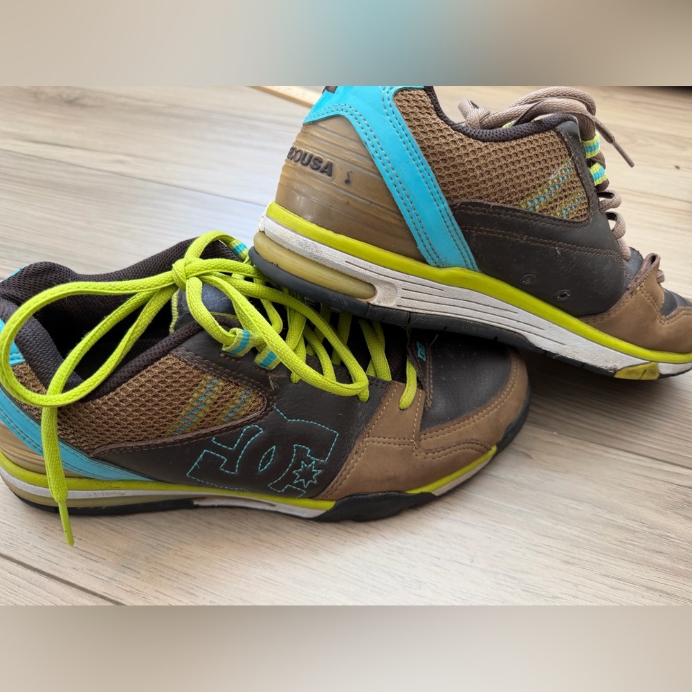 DC versatile skate shoe Men's Brown, Blue and yellow neon Sneakers Sz 10